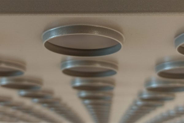 Designdecke mit Tiefzug-Lochung